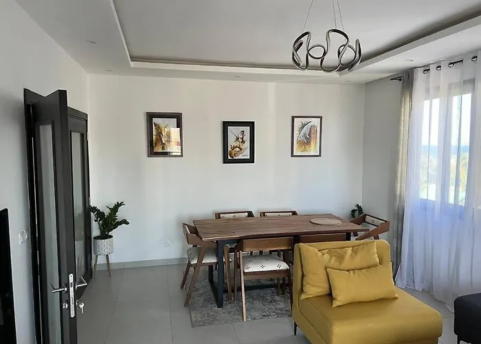 Superb Urban Oasis In Almadies
